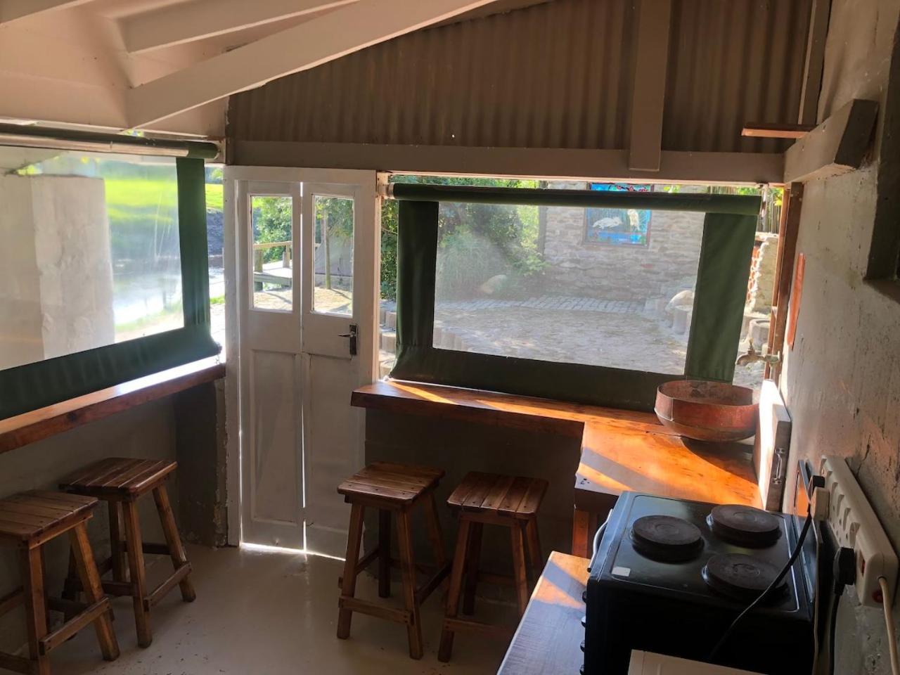 The Riverdeck Accommodation And Backpackers Knysna Szoba fotó